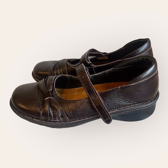 NAOT Brown Leather Mary Jane Shoe  Comfort Flat Sz EU 39/ US Size 8-8.5 - Picture 2 of 12